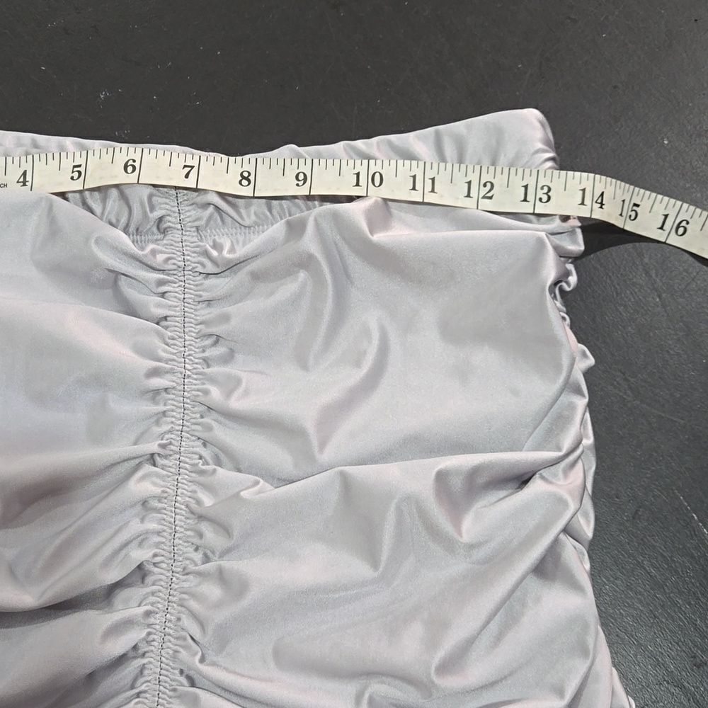 NWT.. GOOD AMERICAN.. silver bike shorts.. - Picture 8 of 9